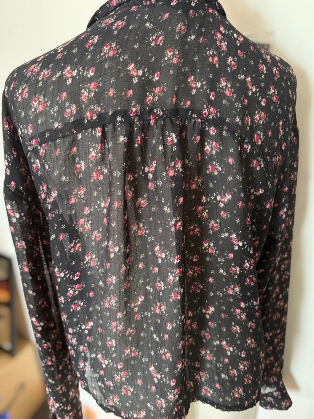 💐Wild Fable Black Sheer Button-Up Blouse with Pink Floral Print - Picture 2 of 5